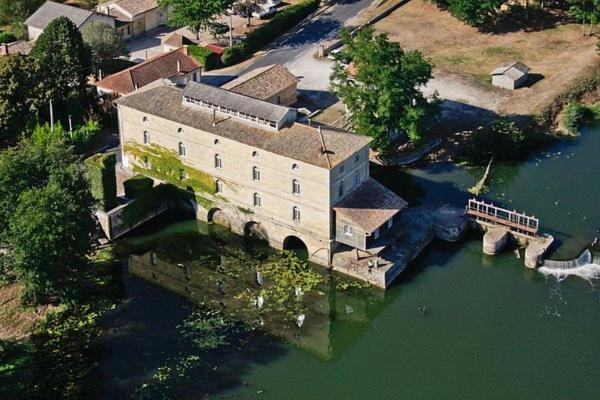 Saint-Medard-de-Guizieres Une Pause Quelque Part Avec Recharge Pour Voiture Electrique מראה חיצוני תמונה