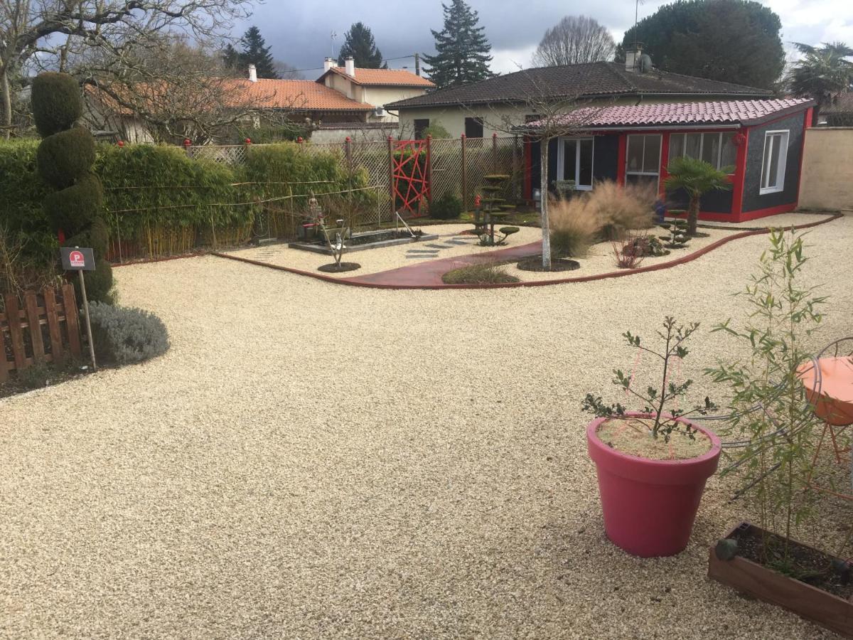 Saint-Medard-de-Guizieres Une Pause Quelque Part Avec Recharge Pour Voiture Electrique מראה חיצוני תמונה