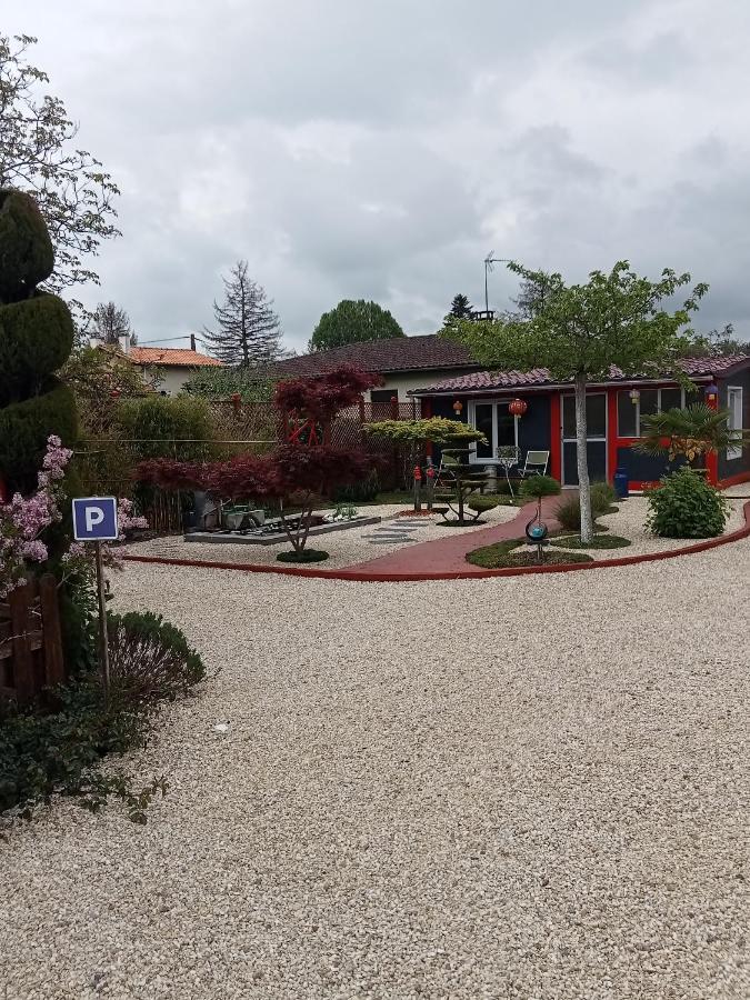 Saint-Medard-de-Guizieres Une Pause Quelque Part Avec Recharge Pour Voiture Electrique מראה חיצוני תמונה