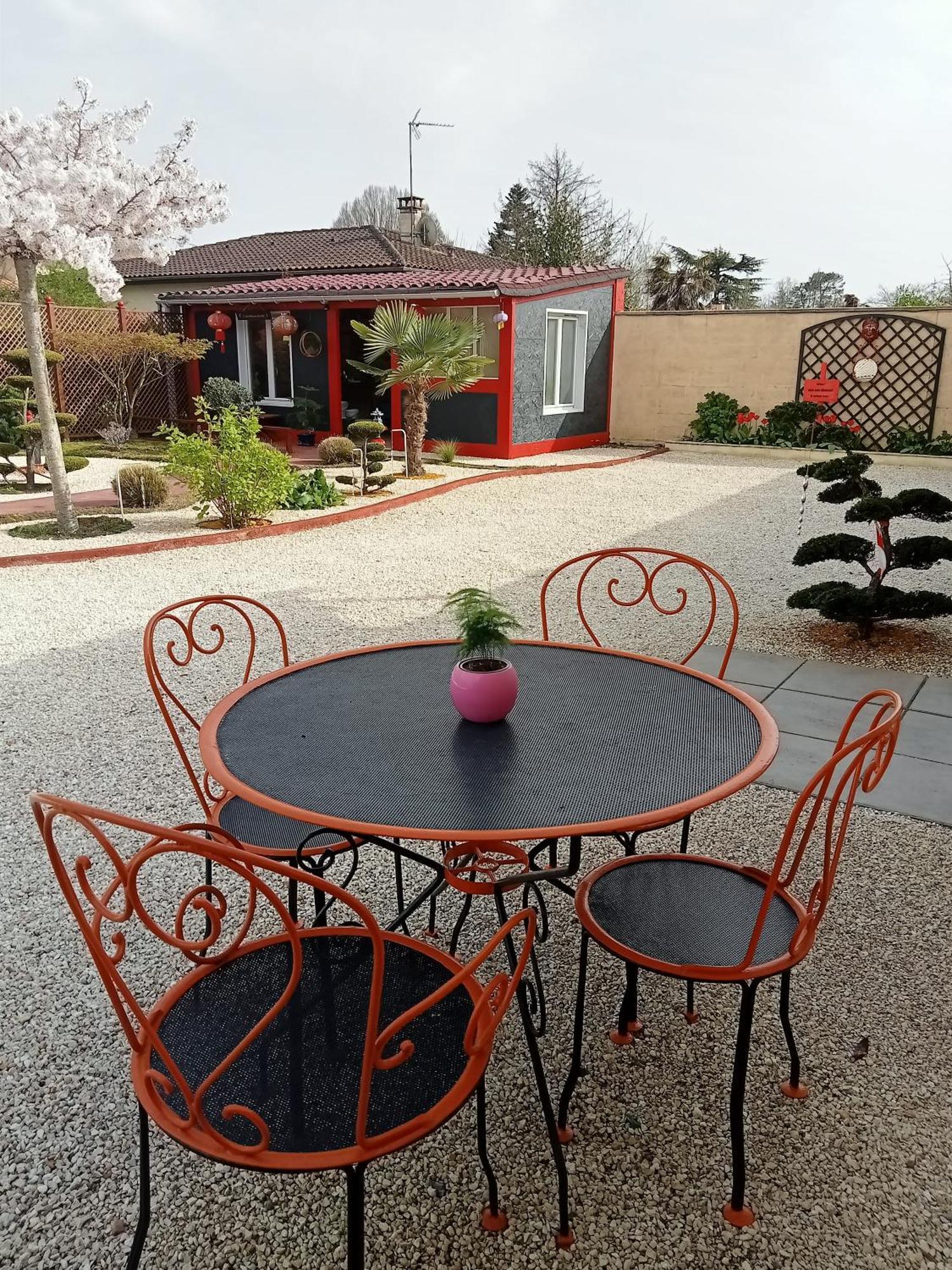 Saint-Medard-de-Guizieres Une Pause Quelque Part Avec Recharge Pour Voiture Electrique מראה חיצוני תמונה