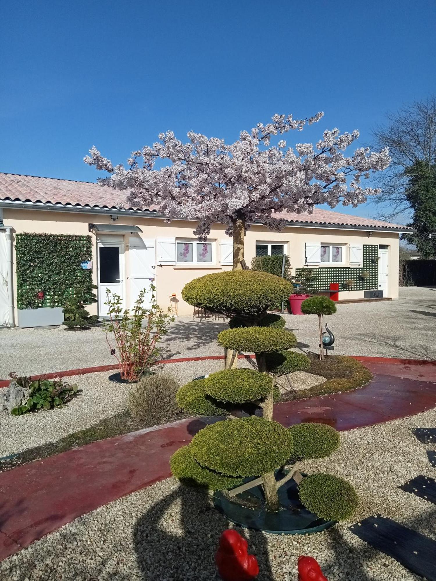 Saint-Medard-de-Guizieres Une Pause Quelque Part Avec Recharge Pour Voiture Electrique מראה חיצוני תמונה